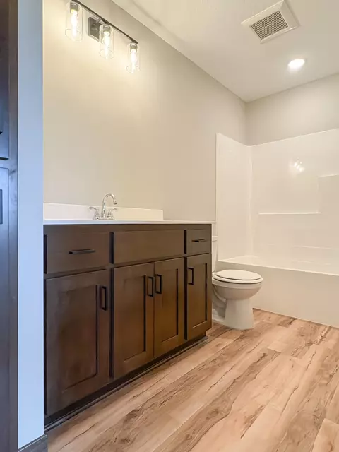 Bath - 8733 90th Ave, Milaca, MN 56353 photo 3 of 4