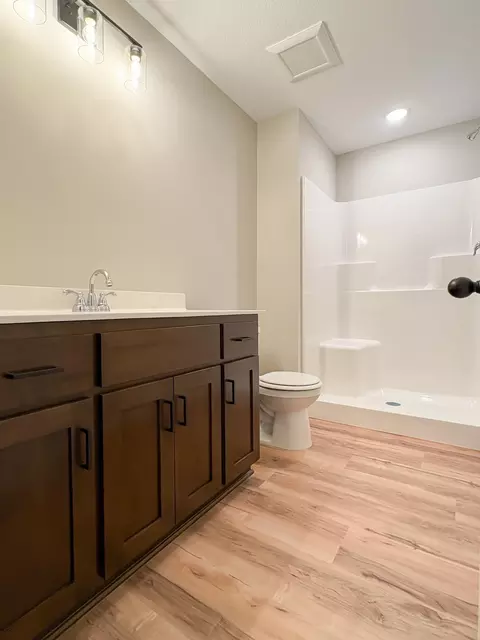 Bath - 8733 90th Ave, Milaca, MN 56353 photo 1 of 4