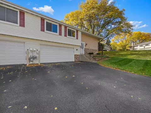 8434 W 97th St, Bloomington, MN 55438