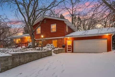 1015 W Maple St, River Falls, WI 54022