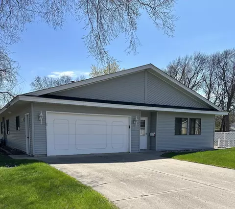 555 Graham St SW, Hutchinson, MN 55350