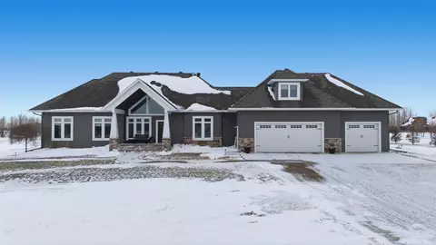 7179 37th St N, Moorhead, MN 56560