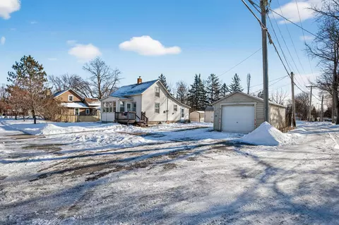 307 W 5th St, Chaska, MN 55318