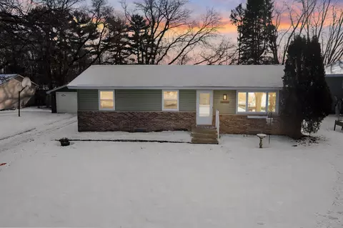 3634 Arcade St N, Vadnais Heights, MN 55127