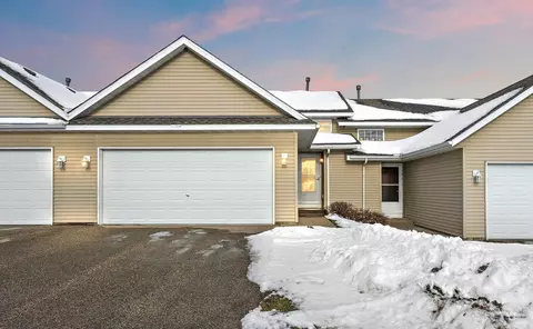 2750 Ridgeview Dr, Red Wing, MN 55066