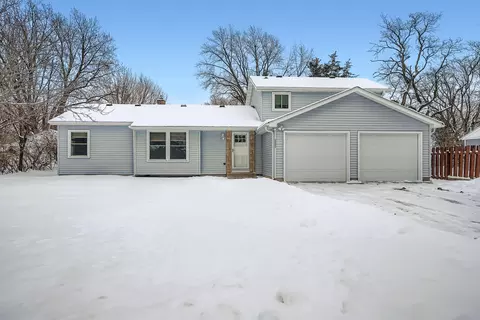 2922 Simpson St, Roseville, MN 55113