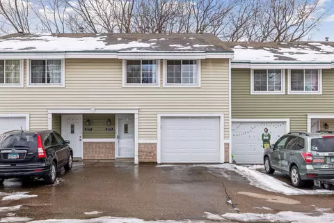 3275 Hill Ridge Dr #29, Eagan, MN 55121