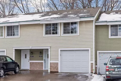 3275 Hill Ridge Dr #29, Eagan, MN 55121 photo 2