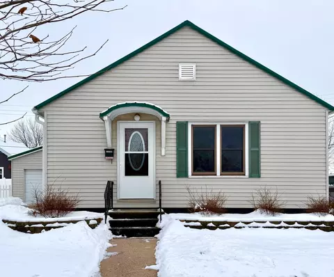 1099 Gale St, Winona, MN 55987