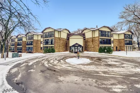 7200 Cahill Rd #104, Edina, MN 55439