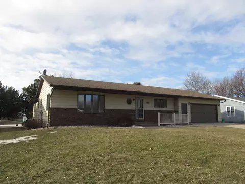 1621 Oakwood Dr, Worthington, MN 56187