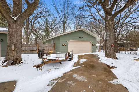 Exterior - 1015 1st St E, Glencoe, MN 55336 photo 2 of 4