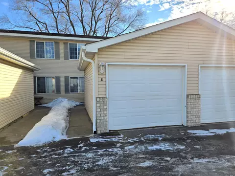915 7th St #8, Jordan, MN 55352
