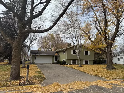 2112 8th St SW, Willmar, MN 56201