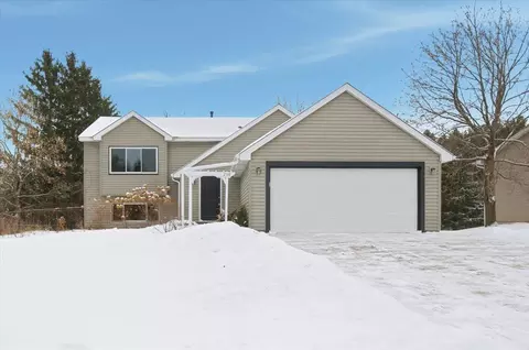 298 70th St N, Mahtomedi, MN 55115