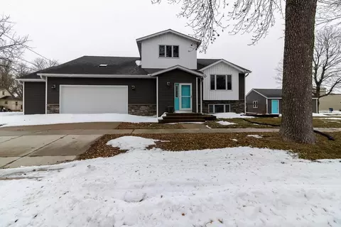402 Cedar St, Nicollet, MN 56074