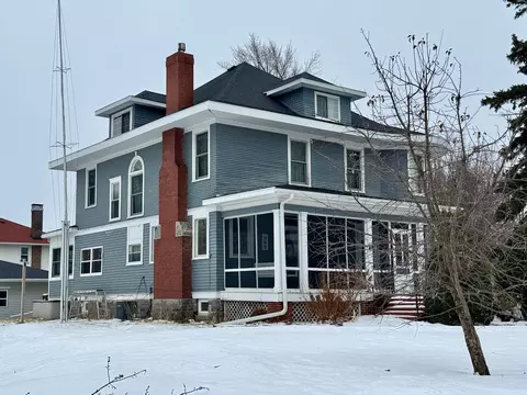 311 9th St S, Olivia, MN 56277