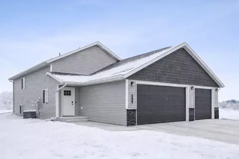 2992 74th Ave S, Fargo, ND 58104