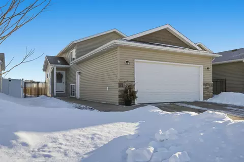 6196 35th St S, Fargo, ND 58104