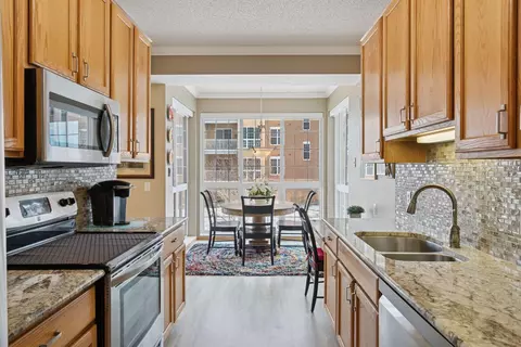 600 Greenhaven Dr #110, Burnsville, MN 55306