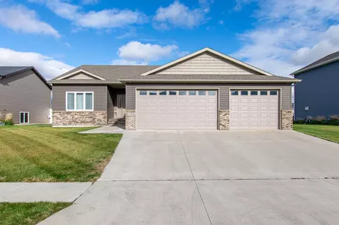 1220 Legion Ln W, West Fargo, ND 58078