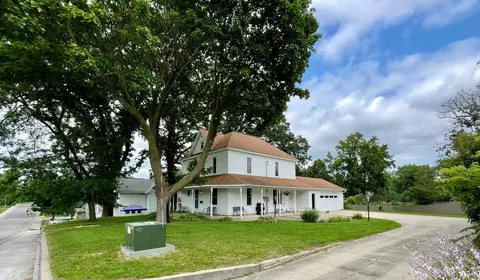 303 2nd St NW, Stewartville, MN 55976