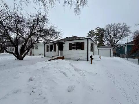 612 16th St N, Moorhead, MN 56560