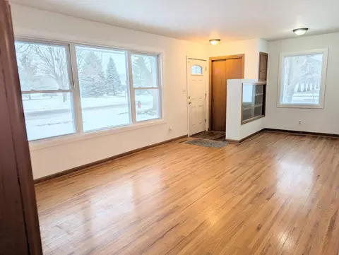 Living - 1306 12th St NW, Austin, MN 55912 photo 2 of 4