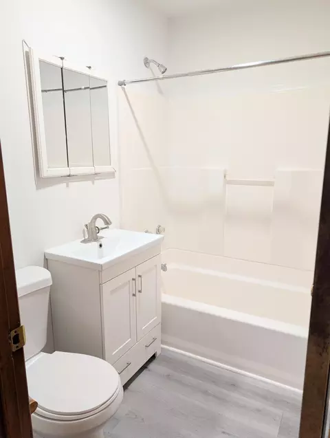 Bath - 1306 12th St NW, Austin, MN 55912 photo 1 of 4