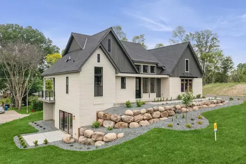 2706 Lakeview Ct, Little Canada, MN 55117