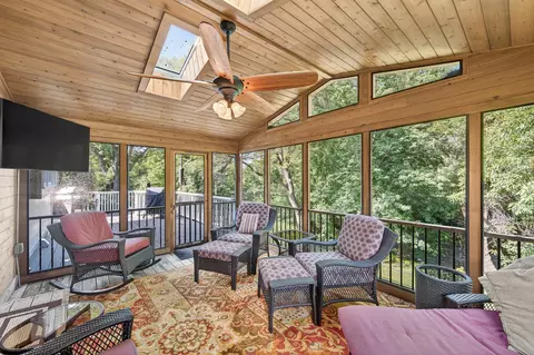 5512 Hillside Ct, Edina, MN 55439