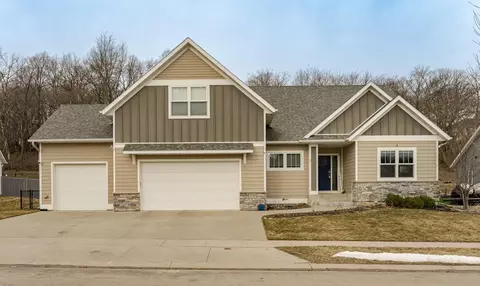 4283 Stone Point Dr NE, Rochester, MN 55906