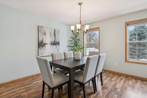 Dining - 967 Stony Point Rd, Eagan, MN 55123 photo 4 of 4