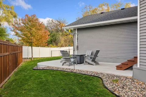 Exterior - 967 Stony Point Rd, Eagan, MN 55123 photo 3 of 9