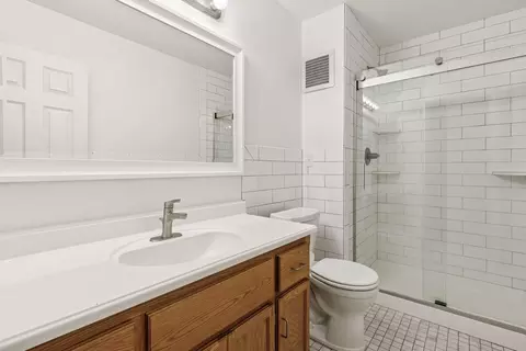 Bath - 967 Stony Point Rd, Eagan, MN 55123 photo 4 of 4