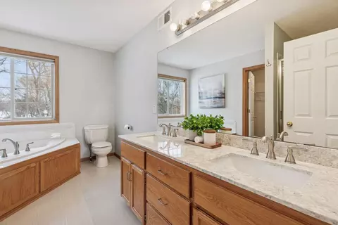 Bath - 967 Stony Point Rd, Eagan, MN 55123 photo 2 of 4