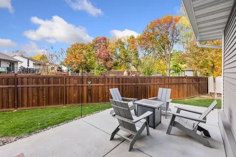 Exterior - 967 Stony Point Rd, Eagan, MN 55123 photo 5 of 9