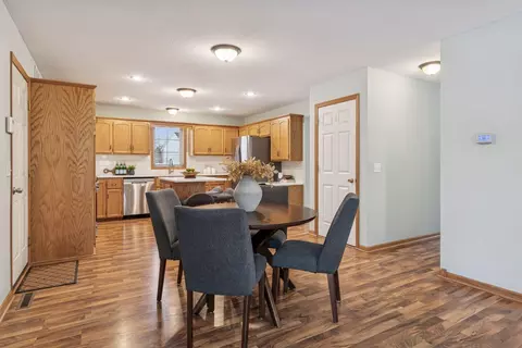 Dining - 967 Stony Point Rd, Eagan, MN 55123 photo 2 of 4