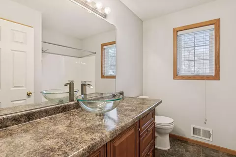 Bath - 967 Stony Point Rd, Eagan, MN 55123 photo 3 of 4