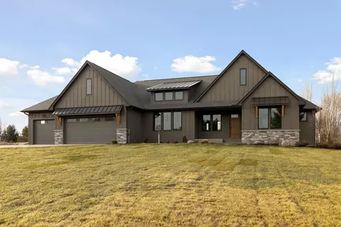 745 Mount Curve Ct, Hudson, WI 54016
