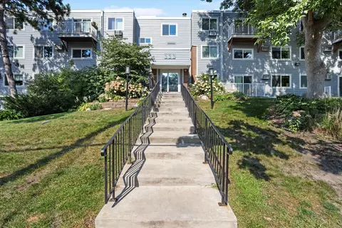 333 8th St SE #305, Minneapolis, MN 55414