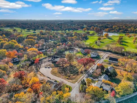 2380 Laurie Ct W, Roseville, MN 55113