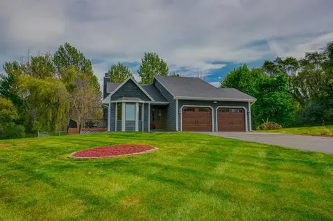 847 Lassie Ln, Hudson, WI 54016