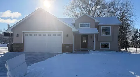 2718 16th Ave E, North Saint Paul, MN 55109