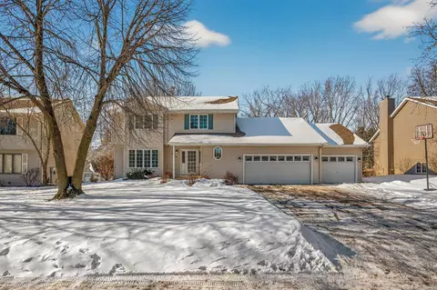 268 Shamrock Dr, Mahtomedi, MN 55115