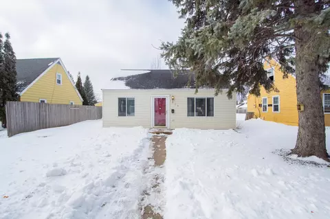 1013 13th St N, Moorhead, MN 56560