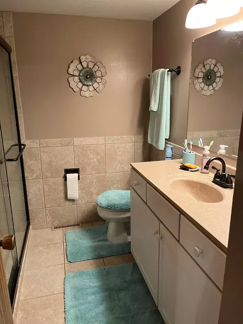 Bath - 335 E Sorenson Ave, Appleton, MN 56208 photo 2 of 3