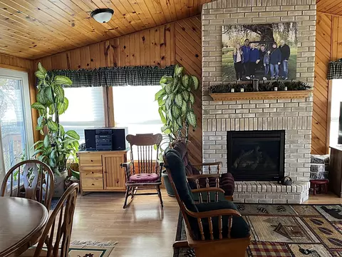 Living - 335 E Sorenson Ave, Appleton, MN 56208 photo 5 of 6