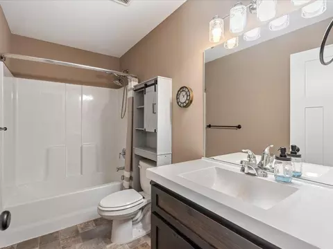 Bath - 9381 Viking St, Brainerd, MN 56401 photo 3 of 3