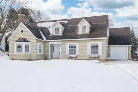 225 Oak Knoll Blvd, Mankato, MN 56001